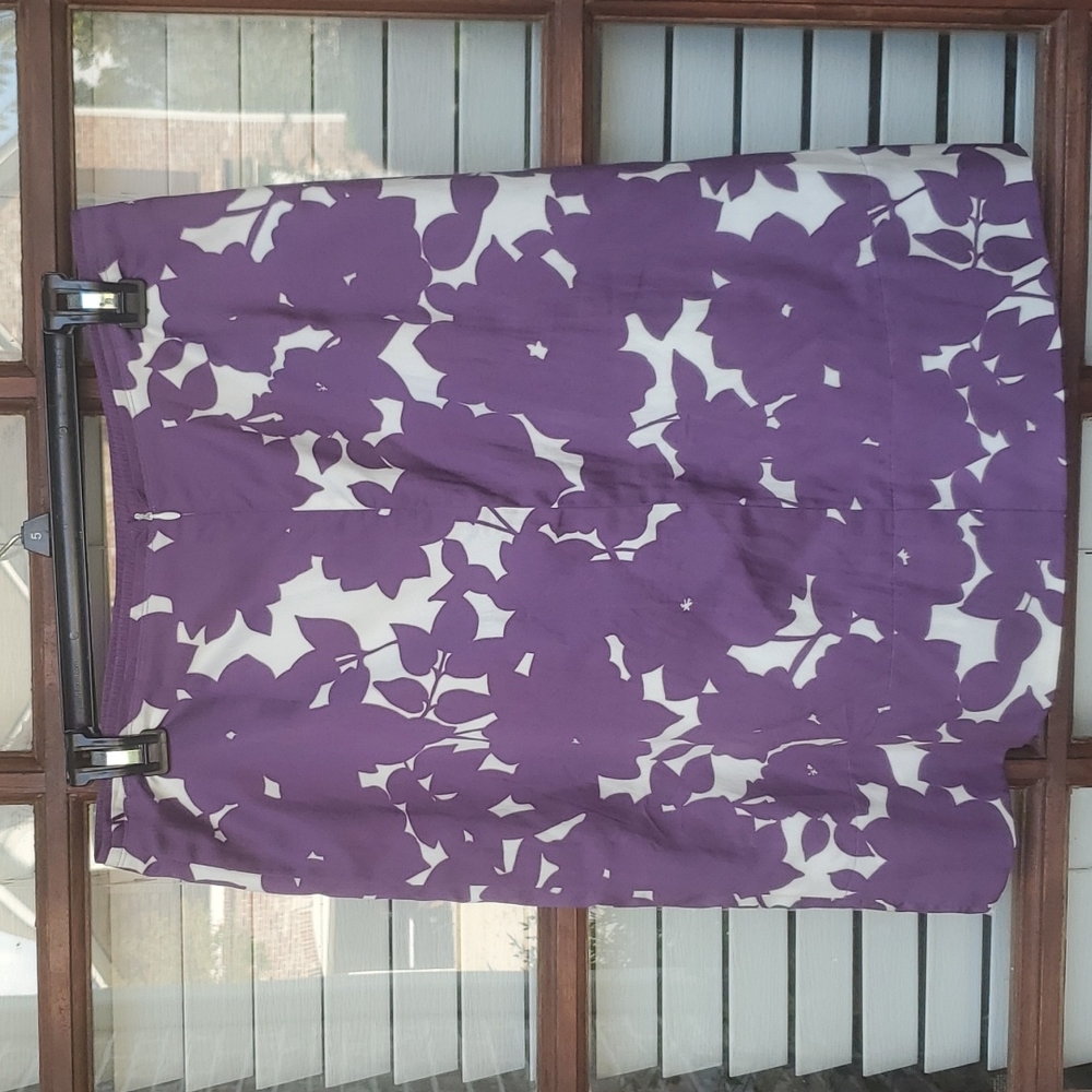 Banana Republic Silk Blend Business Casual Purple and White Silk Skirt - Picture 3 of 4
